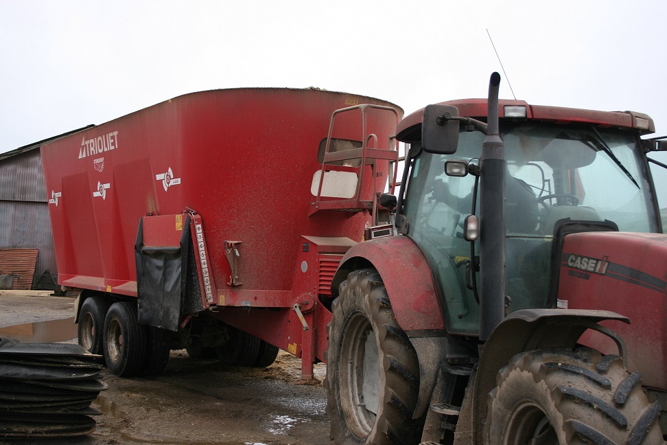 feed mixer with automated gearbox trioliet