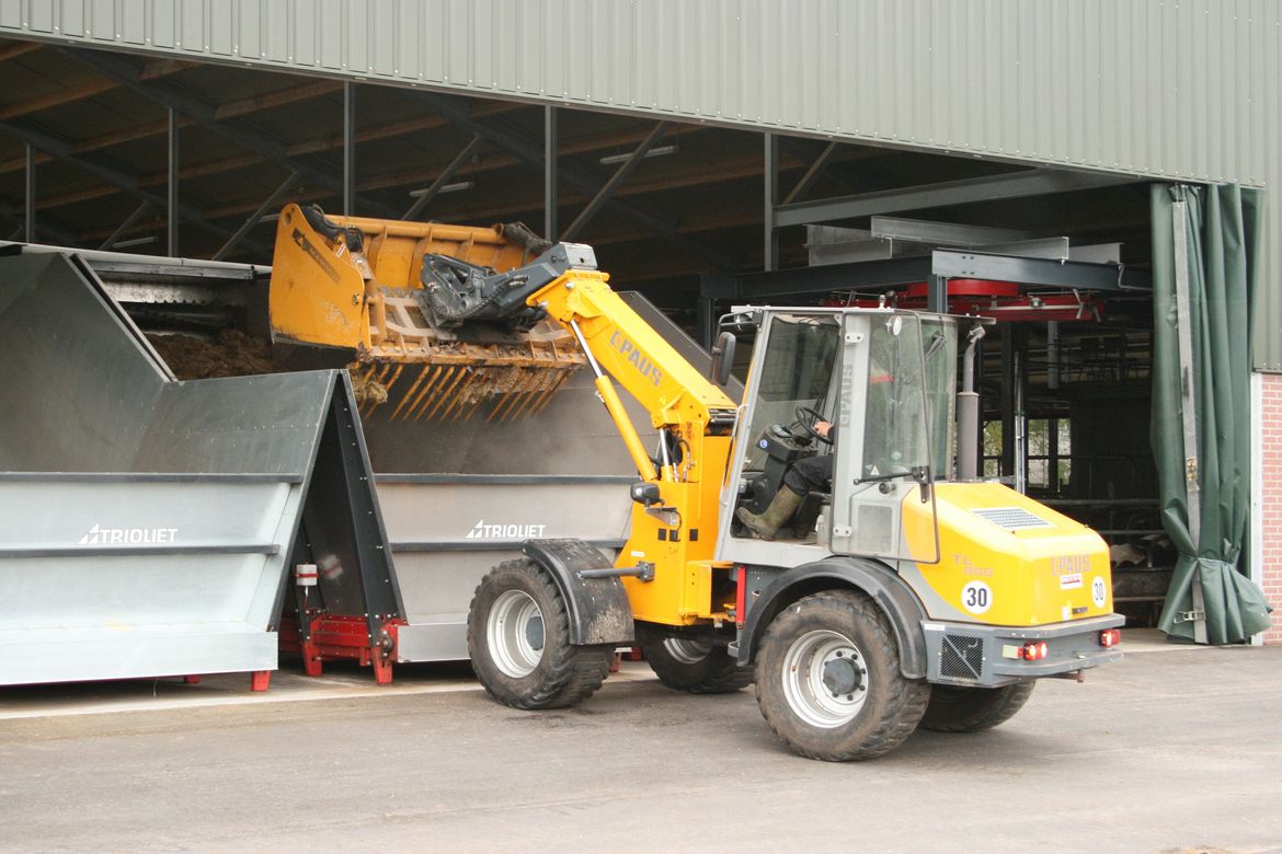 Feed-storage-can-be-done-with-agricultural-machinery