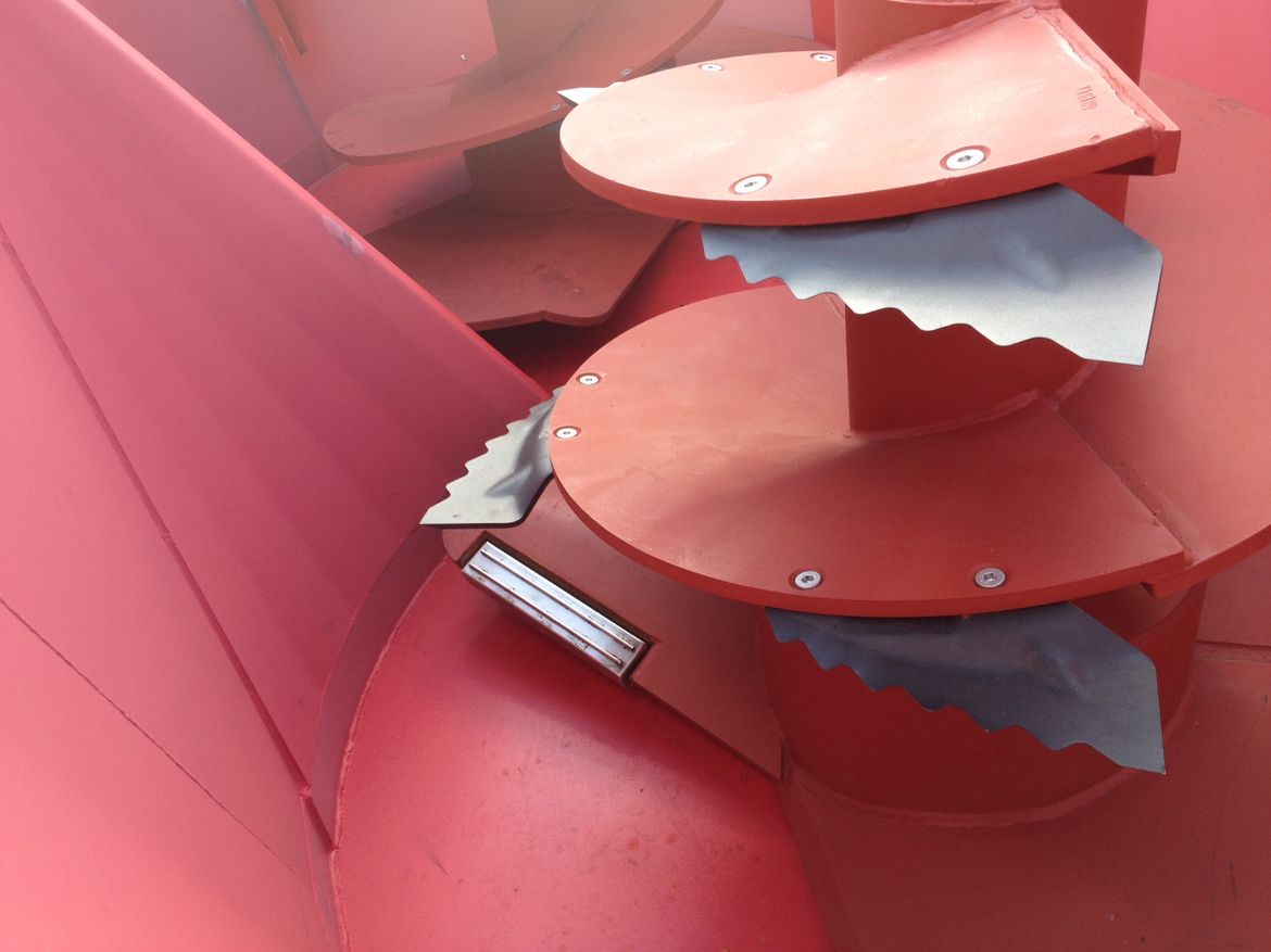 Self-sharpening Trioform auger knives auger knives, knives, mixer, mixer wagon, diet feeder, feed mixer, mixer feeder, tmr mixer kives, vertical auger knives, mixed ration, trioliet, cutting grass, feed ration, check the knives, weared auger knives, sharp knives