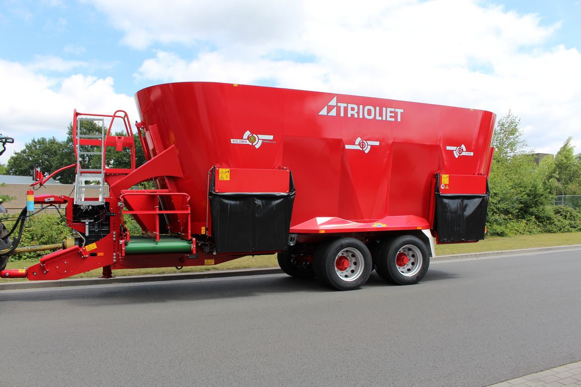 Feeding-equipment-for-cattle-feeding-with-the-aim-of-providing-farmers-high-quality-solutions