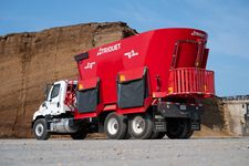 Truckmount feed mixing tub mounted on truck