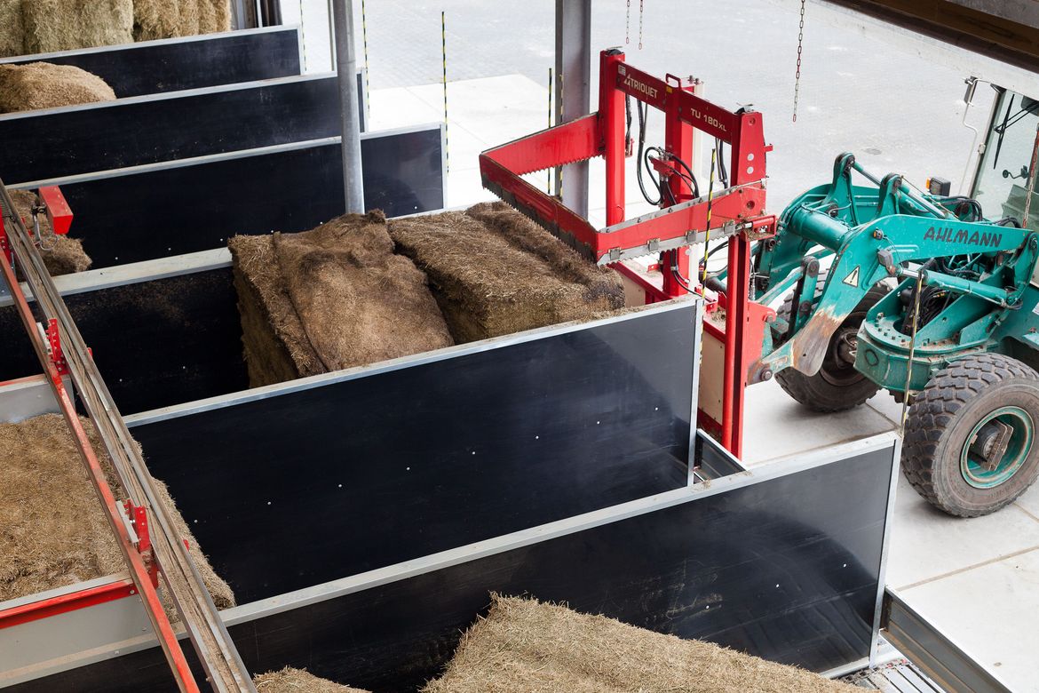 Explore-this-silage-distributor-for-dairy-farmers-in-agricultural-machinery