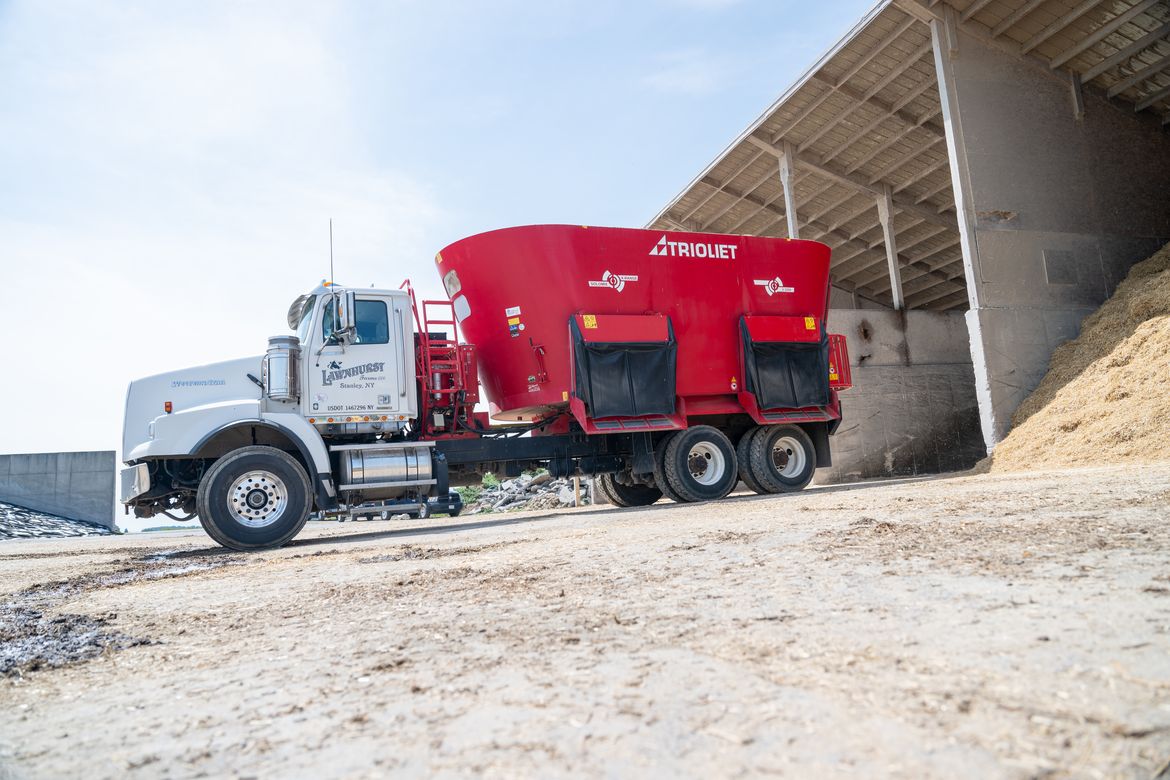 The-supreme-best-feed-mixer-on-a-truck-is-called-a-Truckmount