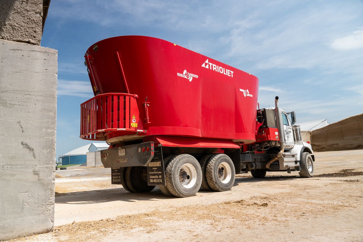 This-large-cattle-feed-mixer-is-available-with-a-side-discharge-door 