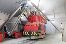 Triomatic T30, Feed kitchen with storage bunkers