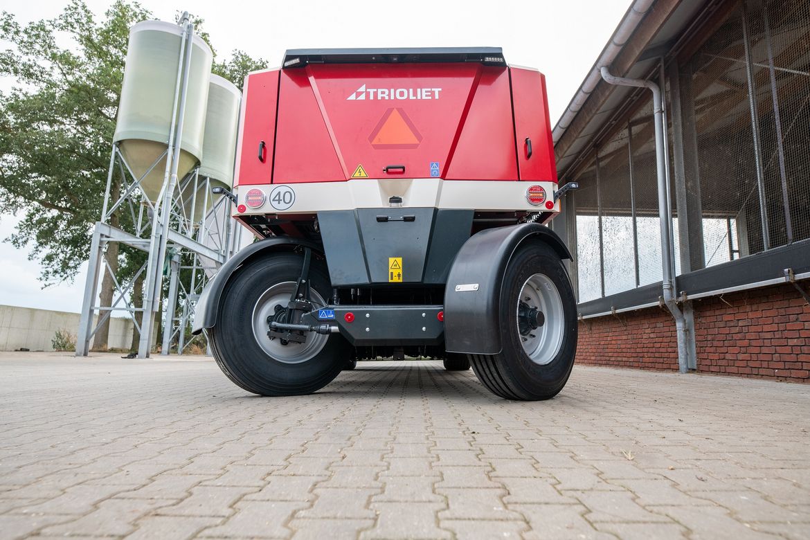View-the-self-propelled-feeder-wagon-of-Trioliet-which-is-the-best