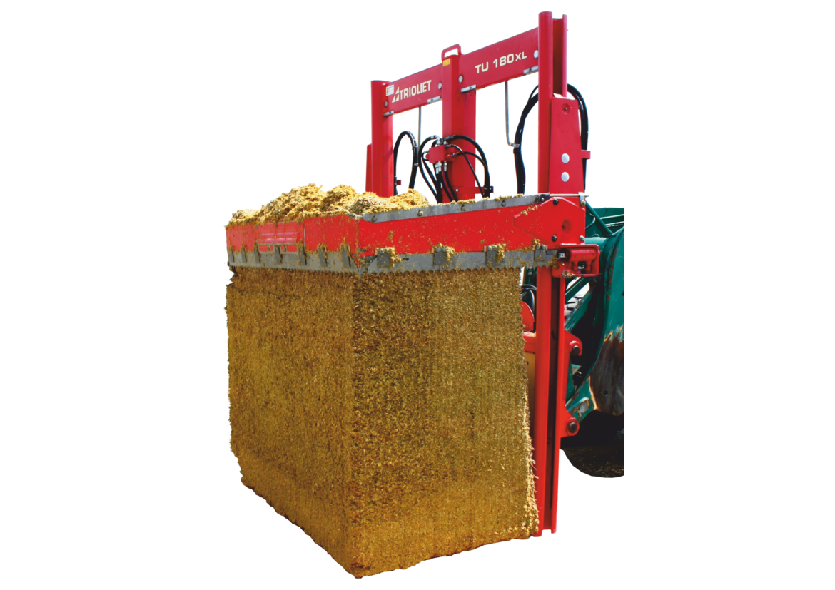 The-Turbobuster-silage-cutter-is-a-silage-wagon-for-feeding-cows