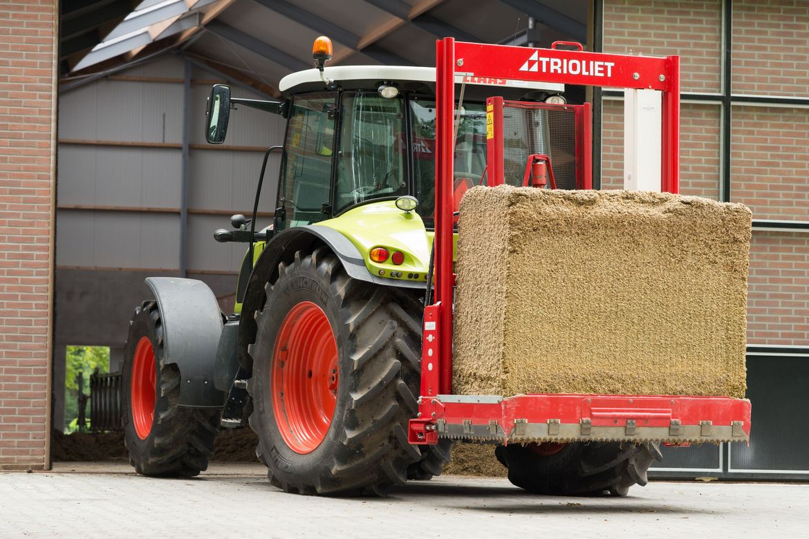 The-Turbobuster-silage-cutter-is-feeding-equipment-for-cattle-farmers