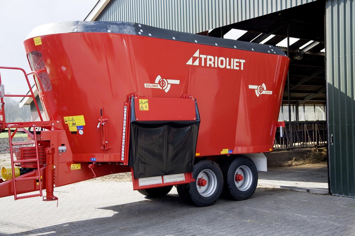 Even-a-second-hand-Solomix-feed-mixer-is-supreme-for-cattle-feeding