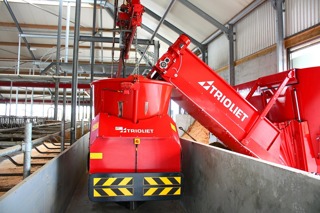 This-automated-feeder-has-a-feed-kitchen-with-more-stationary-mixer-feeders