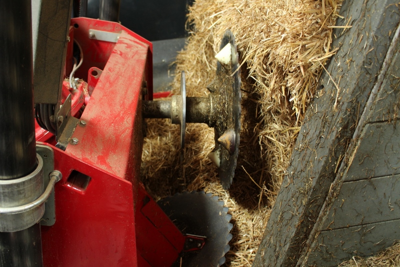 An-automatic-feeder-can-have-feed-floors-for-silage-blocks-and-bales