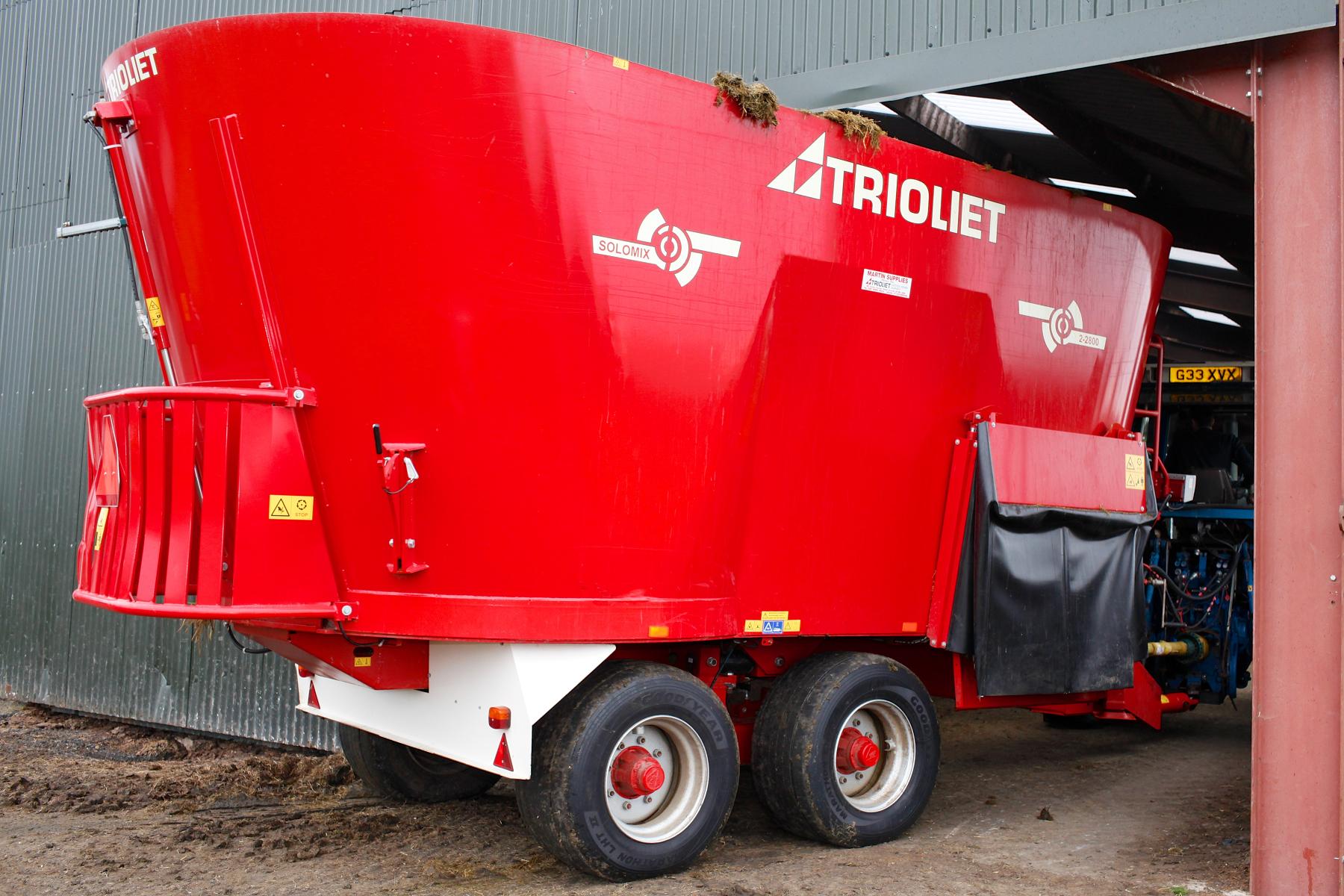 These-twin-auger-feed-mixers-are-the-best-for-dairy-farmers
