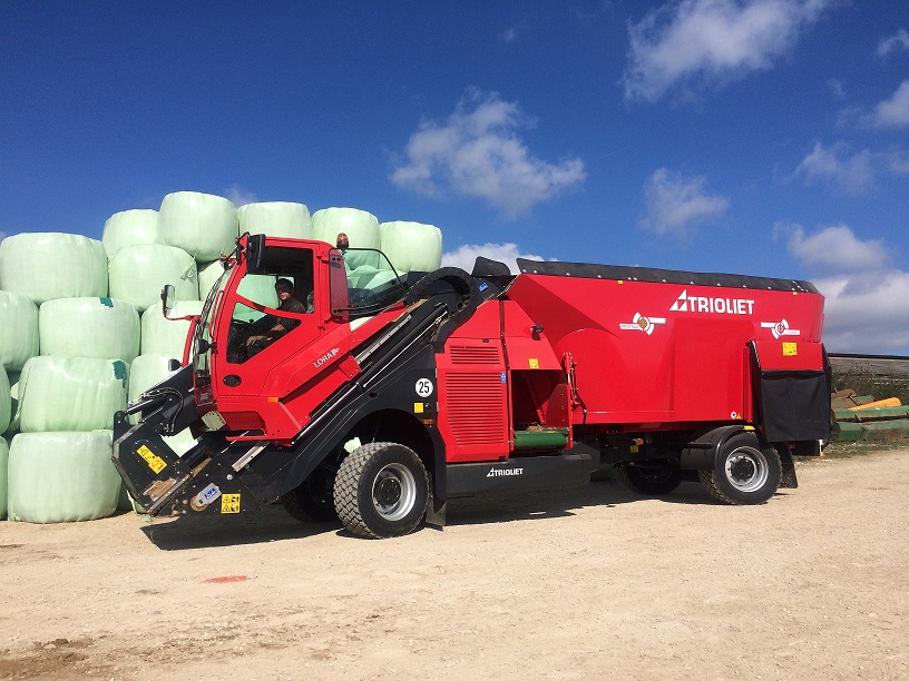 View-the-supreme-best-self-propelled-feeder-wagon-of-Trioliet-for-cows