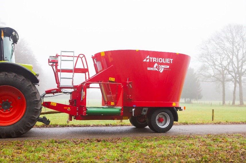 TMR-feed-mixer-or-second-hand-tub-mixer-is-supreme-feeding-equipment 